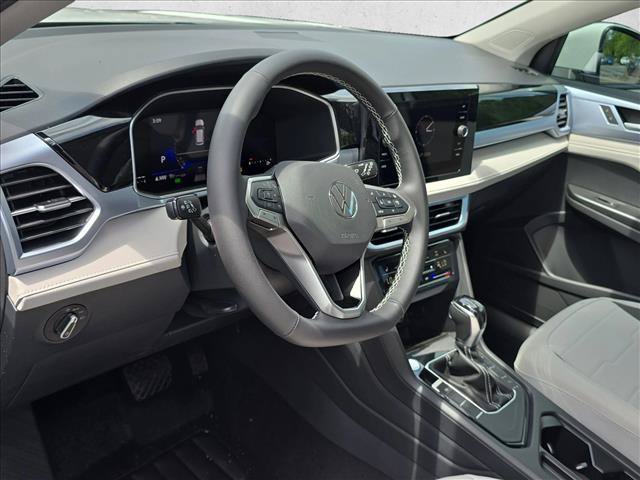 New 2026 Volkswagen Taos SE FWD image 8