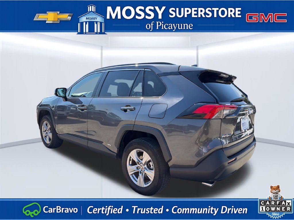 Used 2025 Toyota RAV4 XLE AWD/4WD image 4