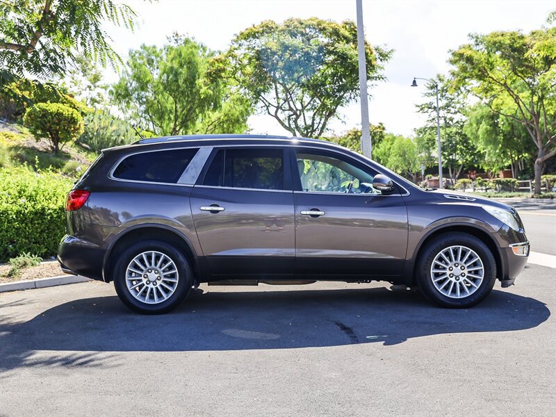 Used 2011 Buick Enclave CXL FWD image 6