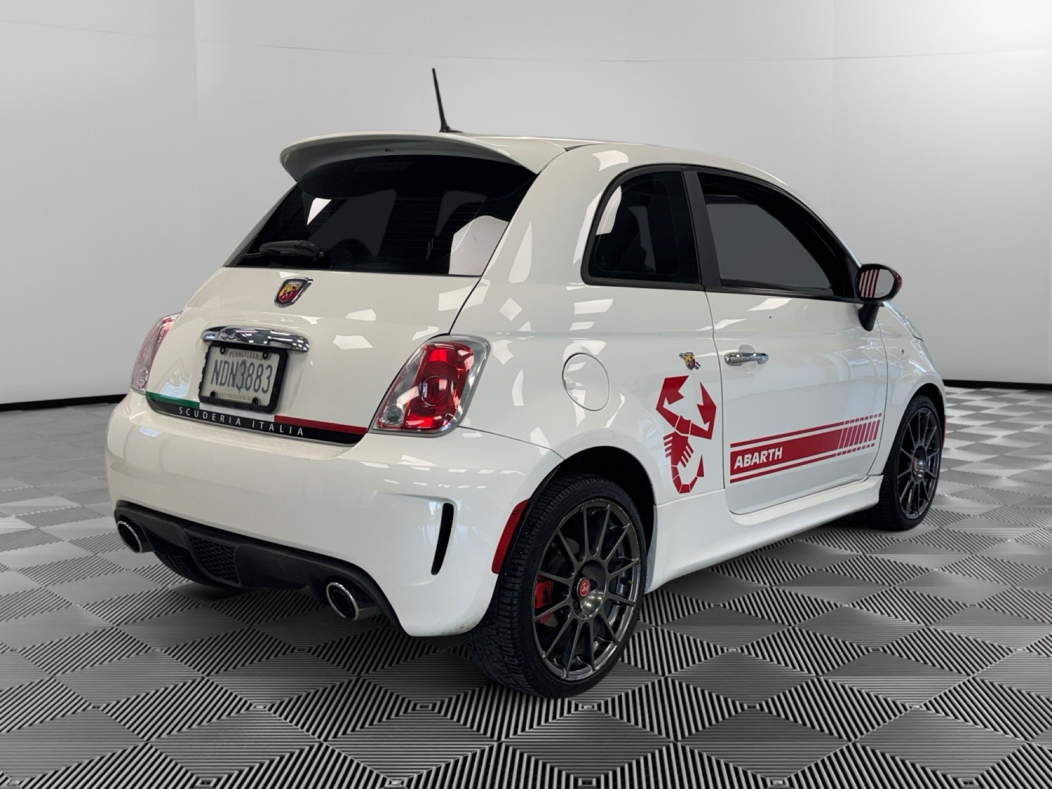 Used 2013 FIAT 500 Abarth w/ Beats Audio Pkg FWD image 8