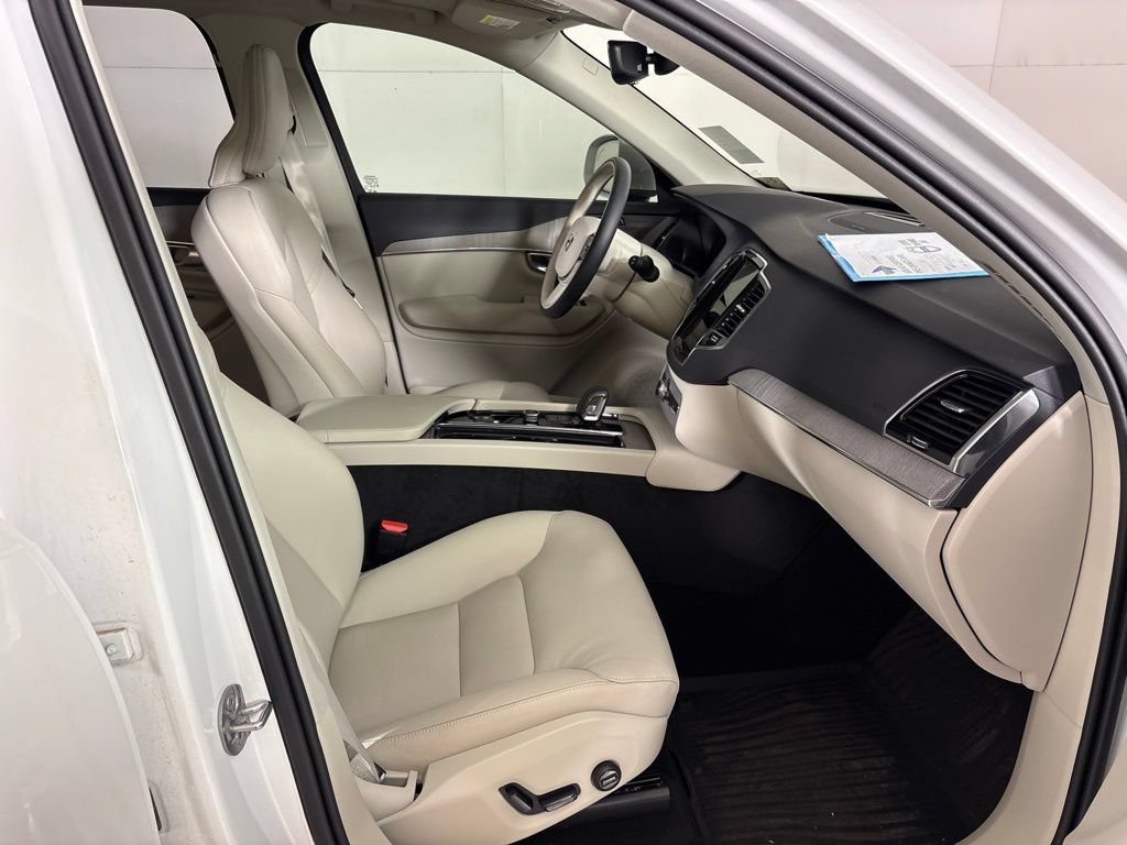 Certified 2025 Volvo XC90 B6 Plus w/ Protection Package Premier AWD/4WD image 16
