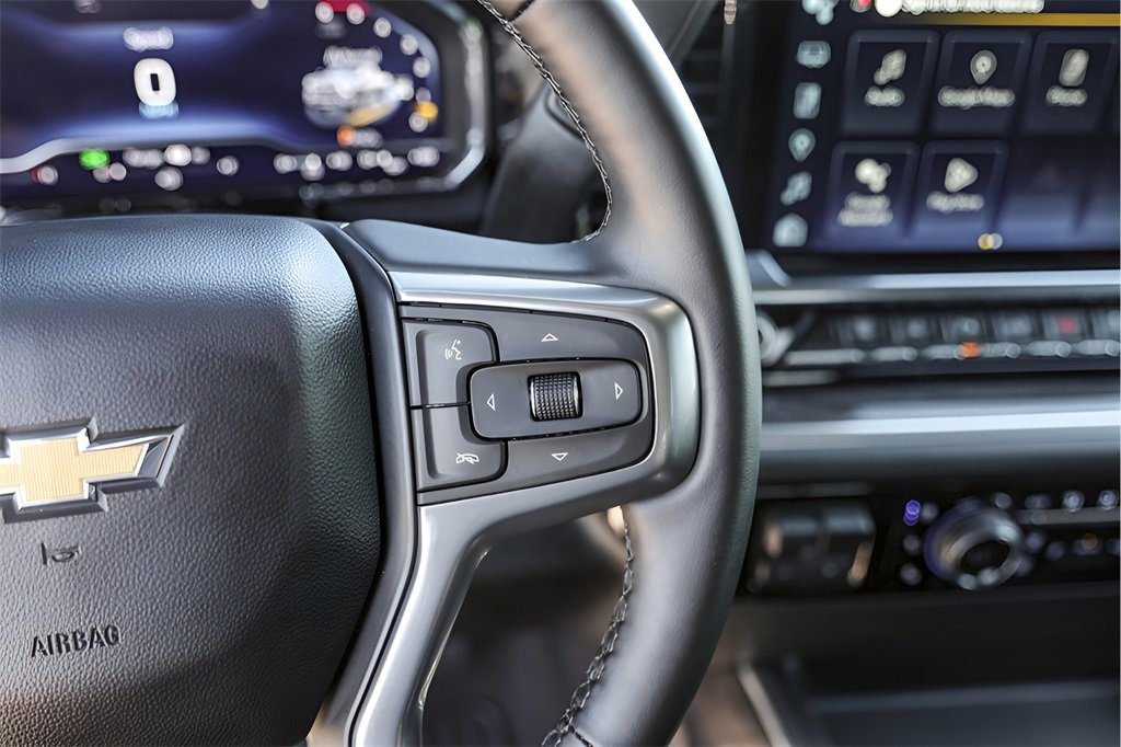 Used 2025 Chevrolet Silverado 2500 LTZ w/ LTZ Convenience Package image 16