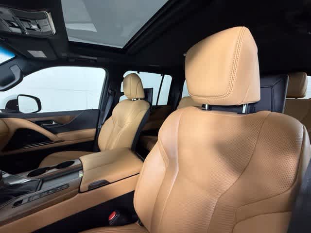 Used 2023 Lexus LX 600 4WD w/ Accessory Package (Z1) image 17