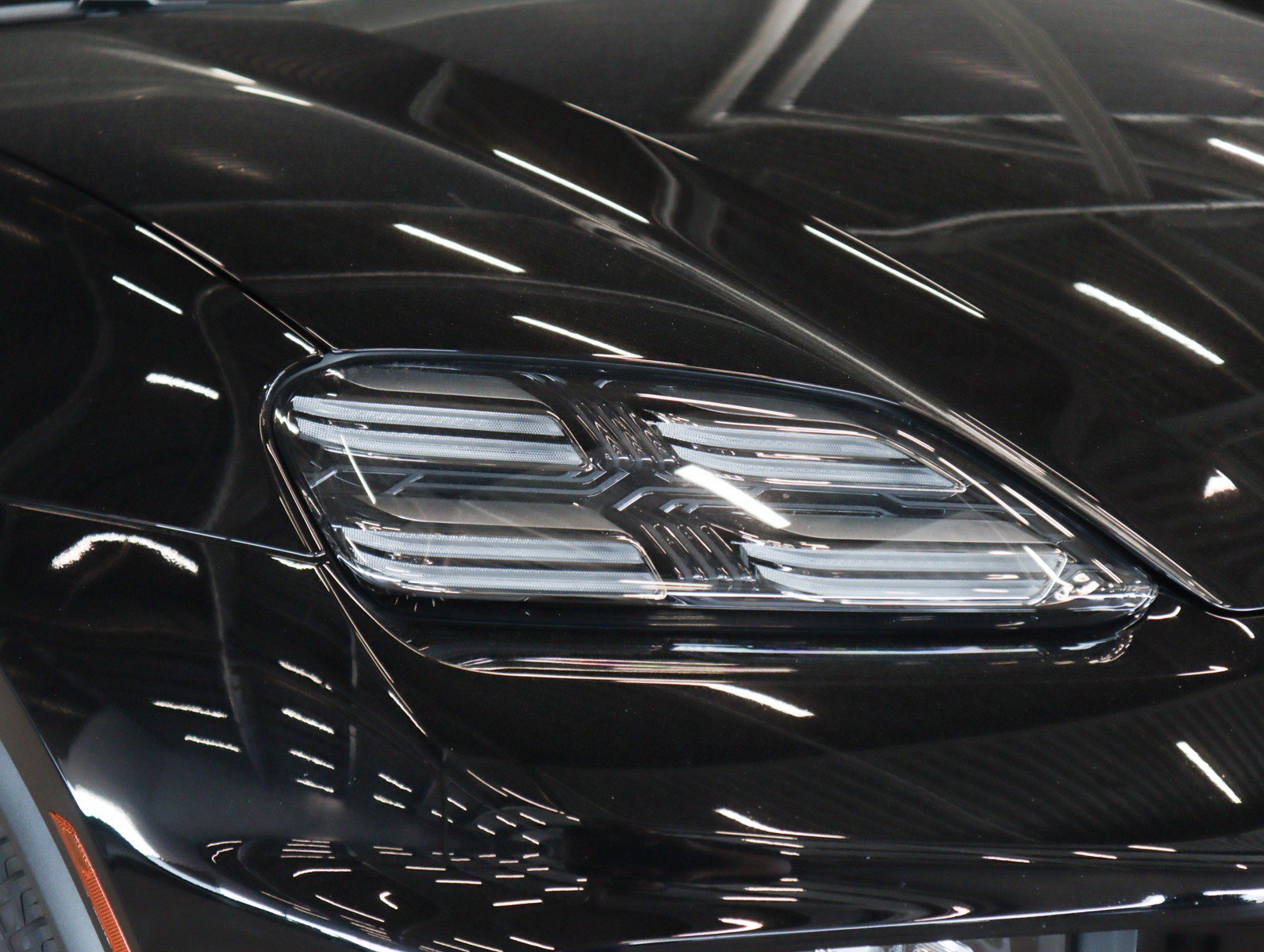 Certified 2025 Porsche Macan 4S Electric image 28