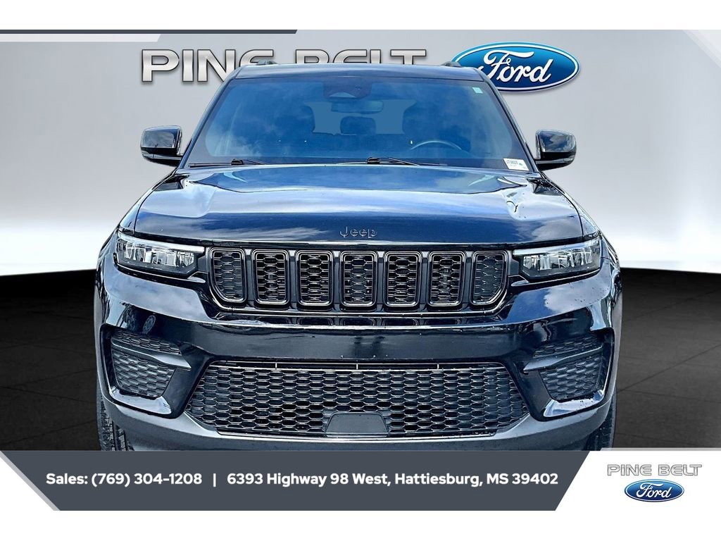 Used 2022 Jeep Grand Cherokee Altitude AWD/4WD image 3