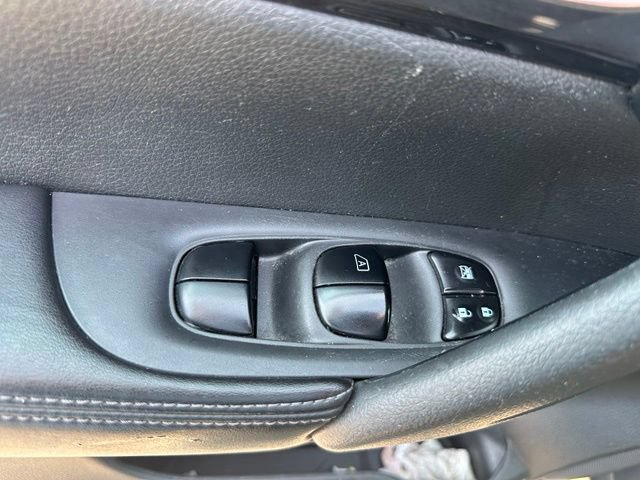 Used 2018 Nissan Rogue SV w/ Premium Package AWD/4WD image 11