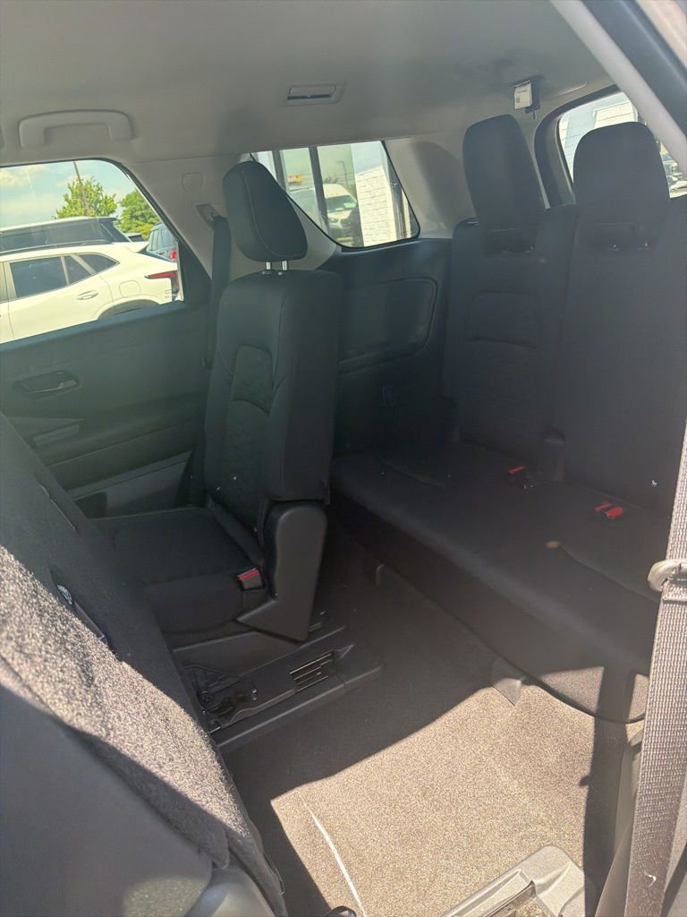 Used 2025 Nissan Pathfinder SV image 7