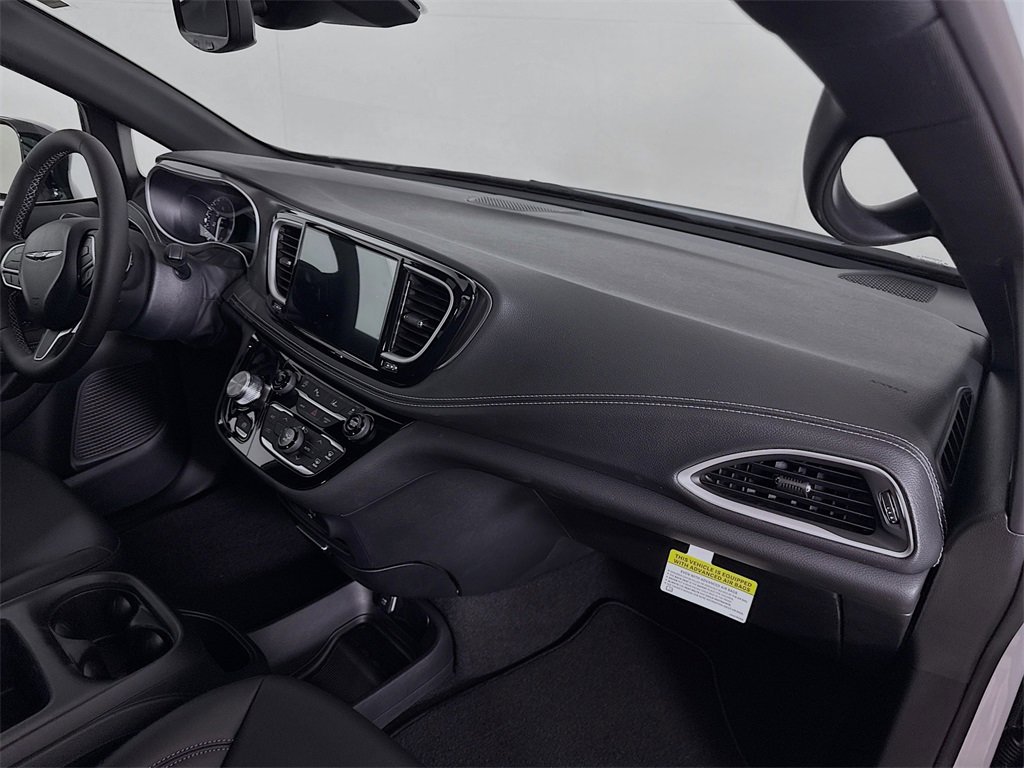 New 2026 Chrysler Pacifica Select image 30
