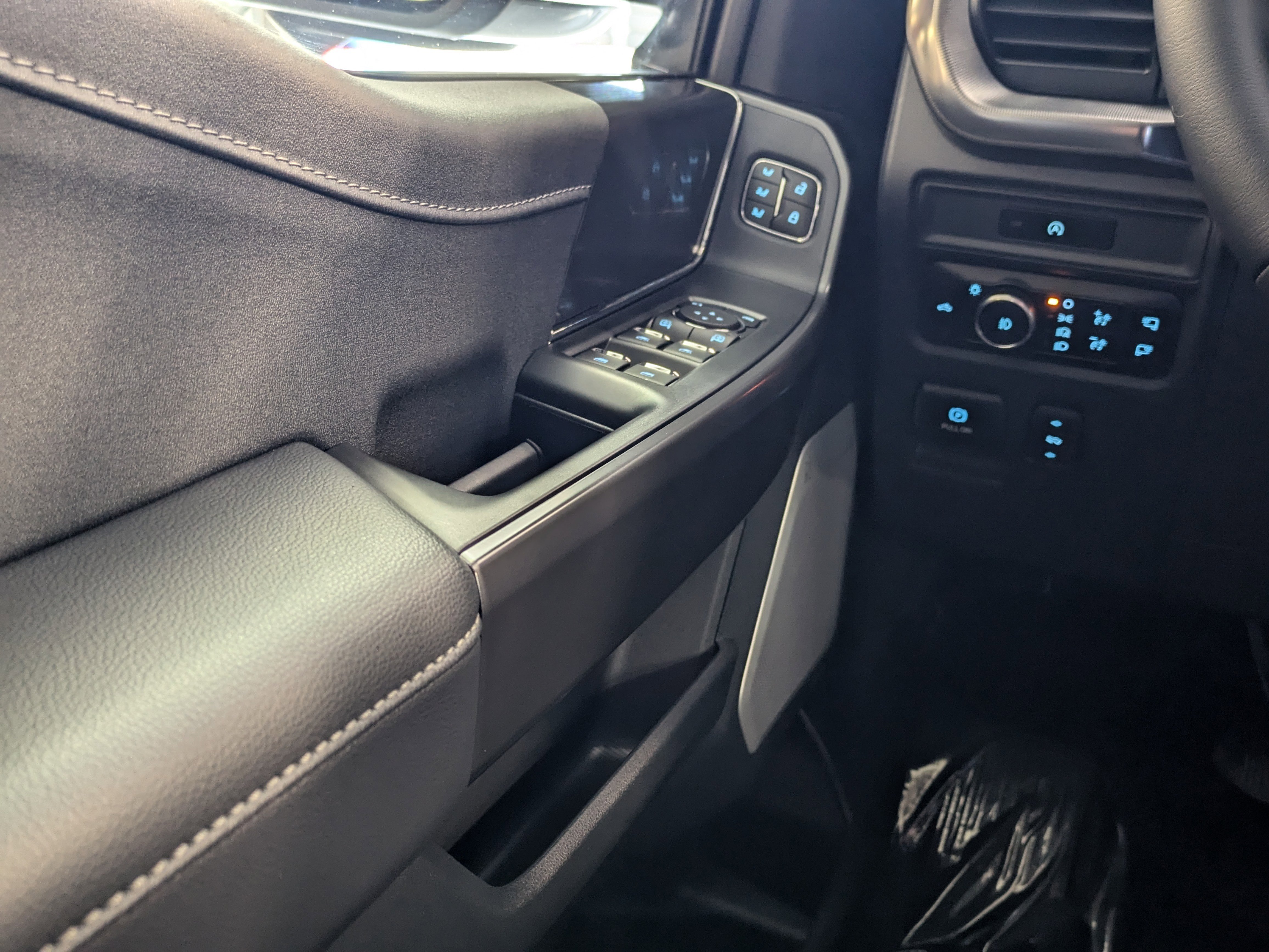 New 2025 Ford F150 Lariat w/ Equipment Group 502A High image 41