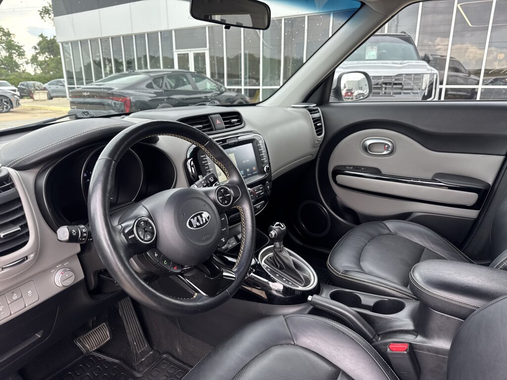 Used 2016 Kia Soul + w/ Primo Package FWD image 28