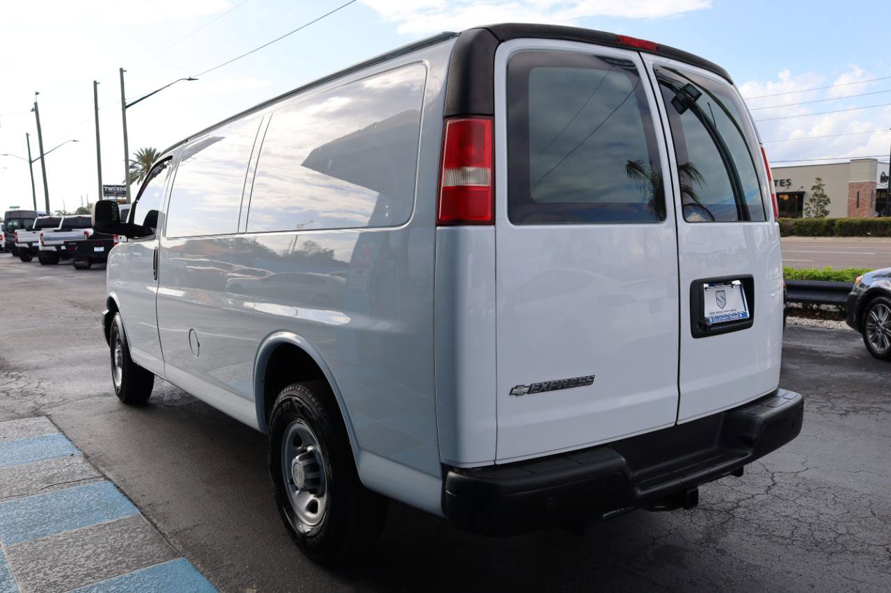 Used 2016 Chevrolet Express 2500 image 3