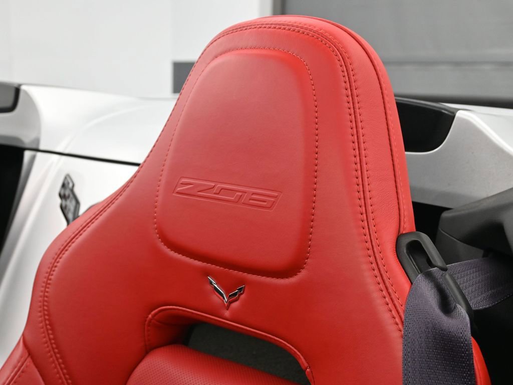 Used 2015 Chevrolet Corvette Z06 w/ 3LZ Preferred Equipment Group image 16