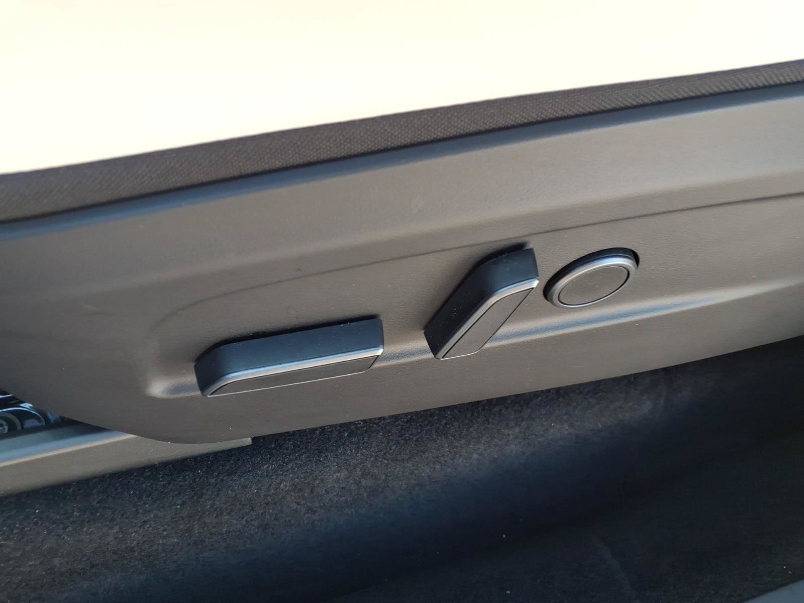Used 2026 Tesla Model Y 2WD image 16