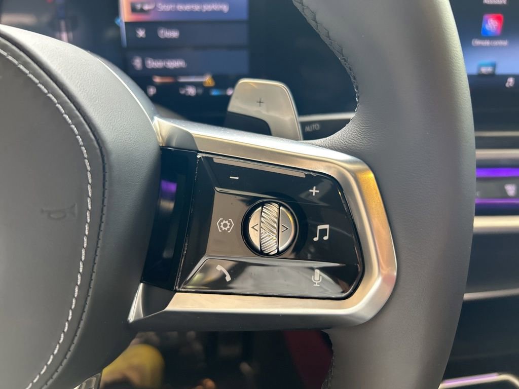 Used 2025 BMW 740i xDrive image 47