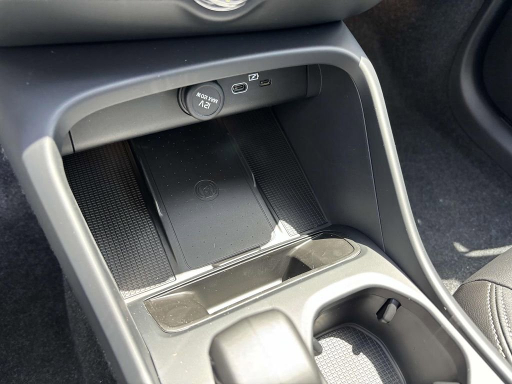 New 2026 Volvo XC40 B5 Core w/ Protection Package Premier image 22