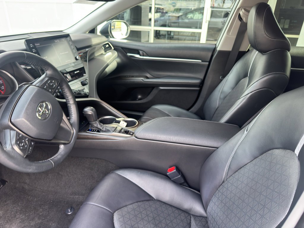 Used 2022 Toyota Camry XSE image 4
