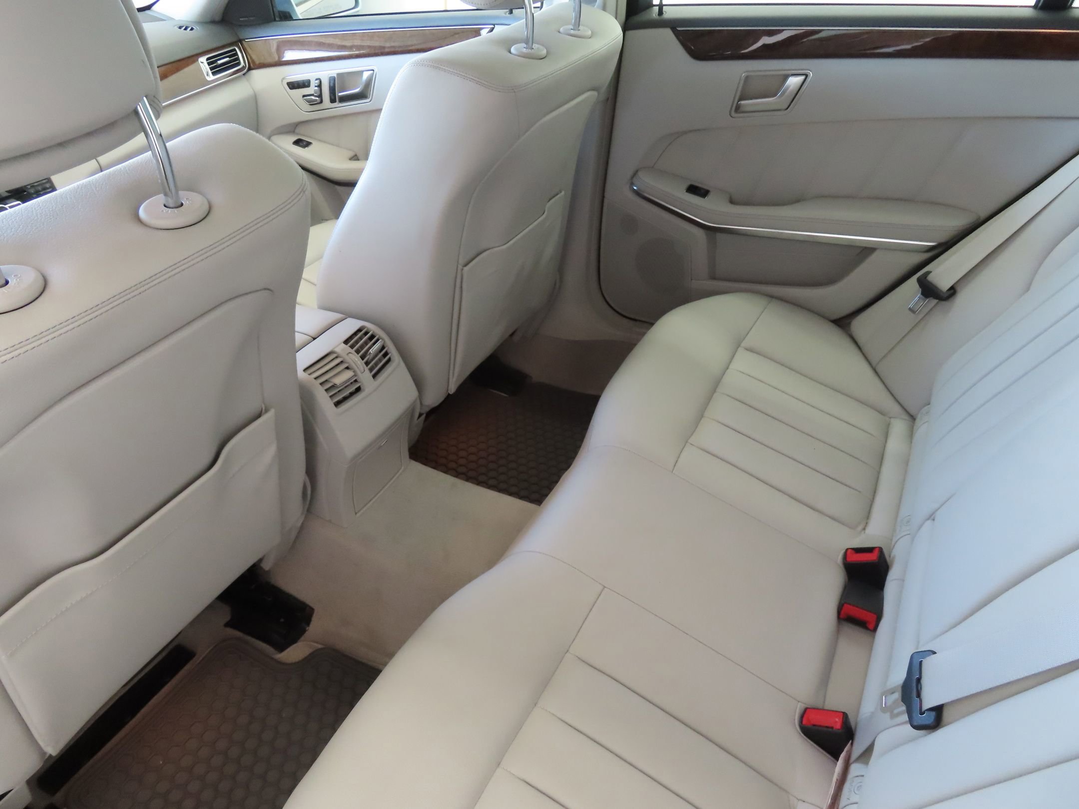 Used 2014 Mercedes-Benz E 350 4MATIC Sedan image 23