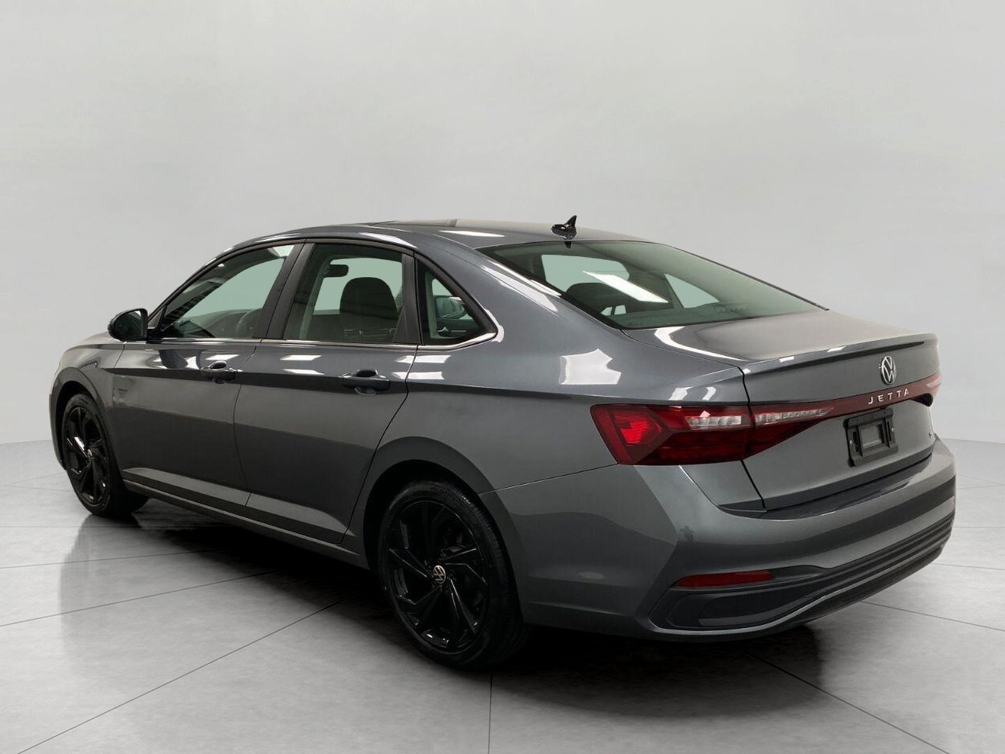 Certified 2025 Volkswagen Jetta SE FWD image 6