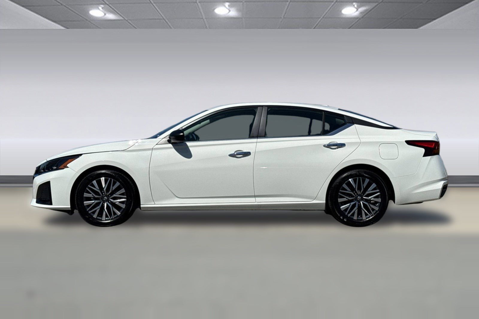 Used 2025 Nissan Altima 2.5 SV image 6