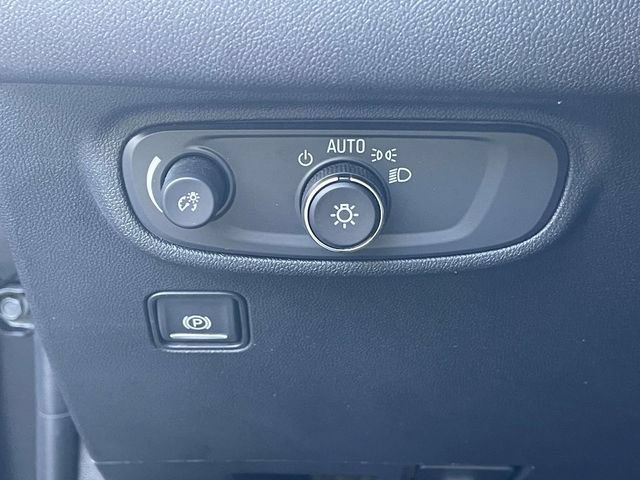 Used 2024 GMC Terrain SLE w/ Driver Convenience Package FWD image 21
