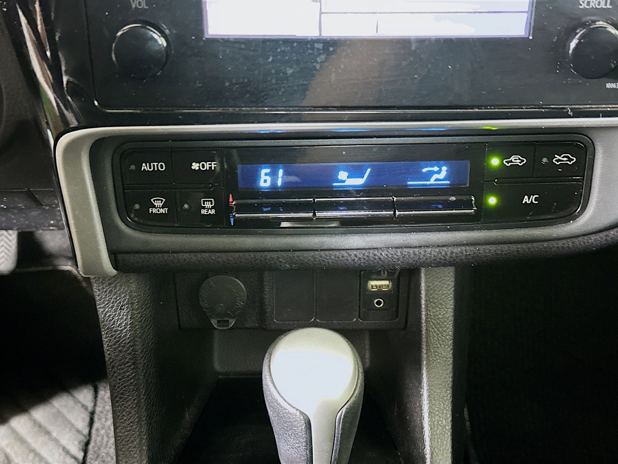 Used 2017 Toyota Corolla LE image 22