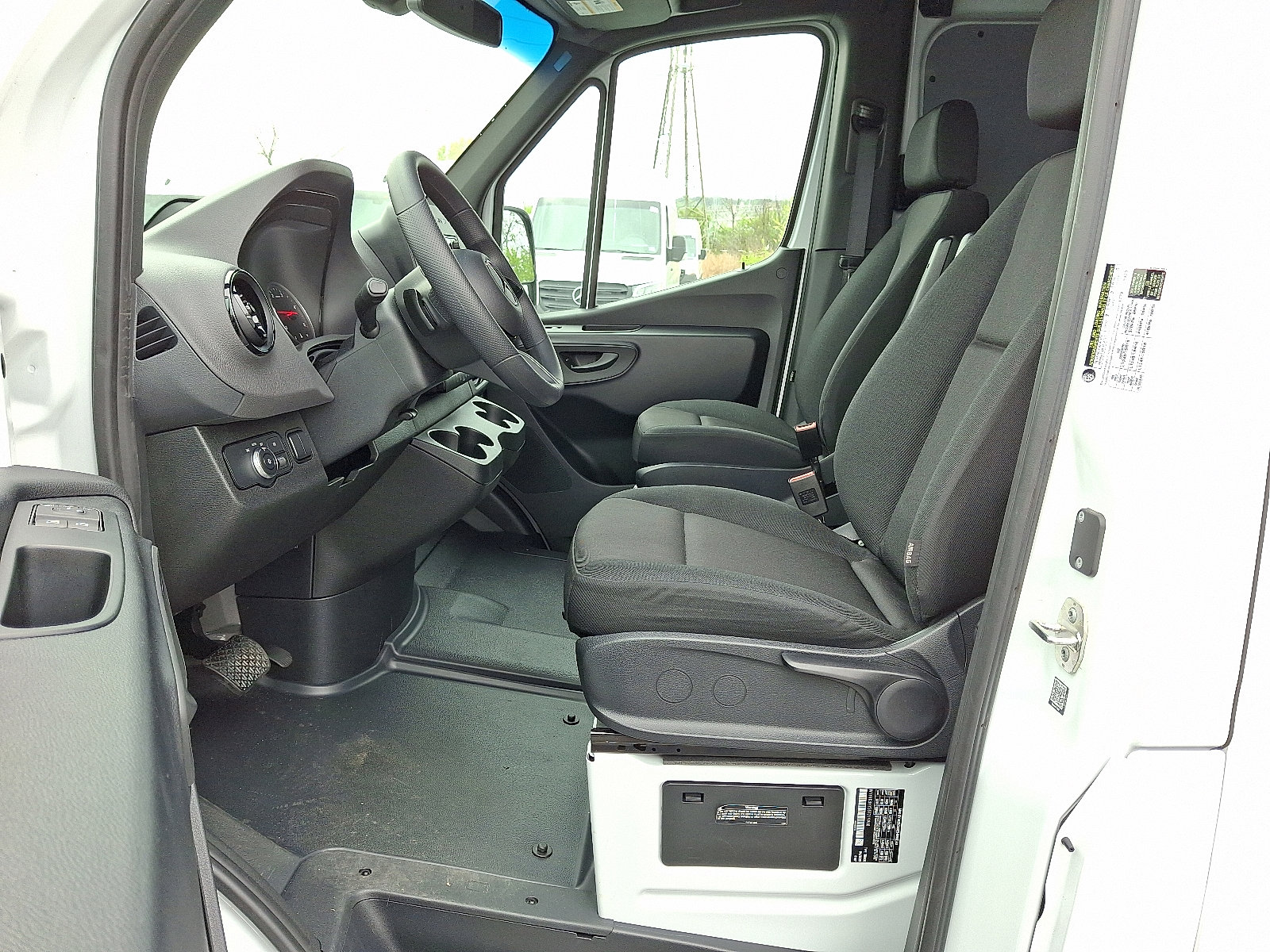 Used 2025 Mercedes-Benz Sprinter 2500 image 14