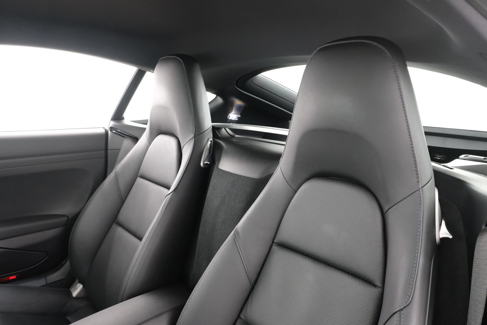 Used 2021 Porsche 718 Cayman RWD image 27