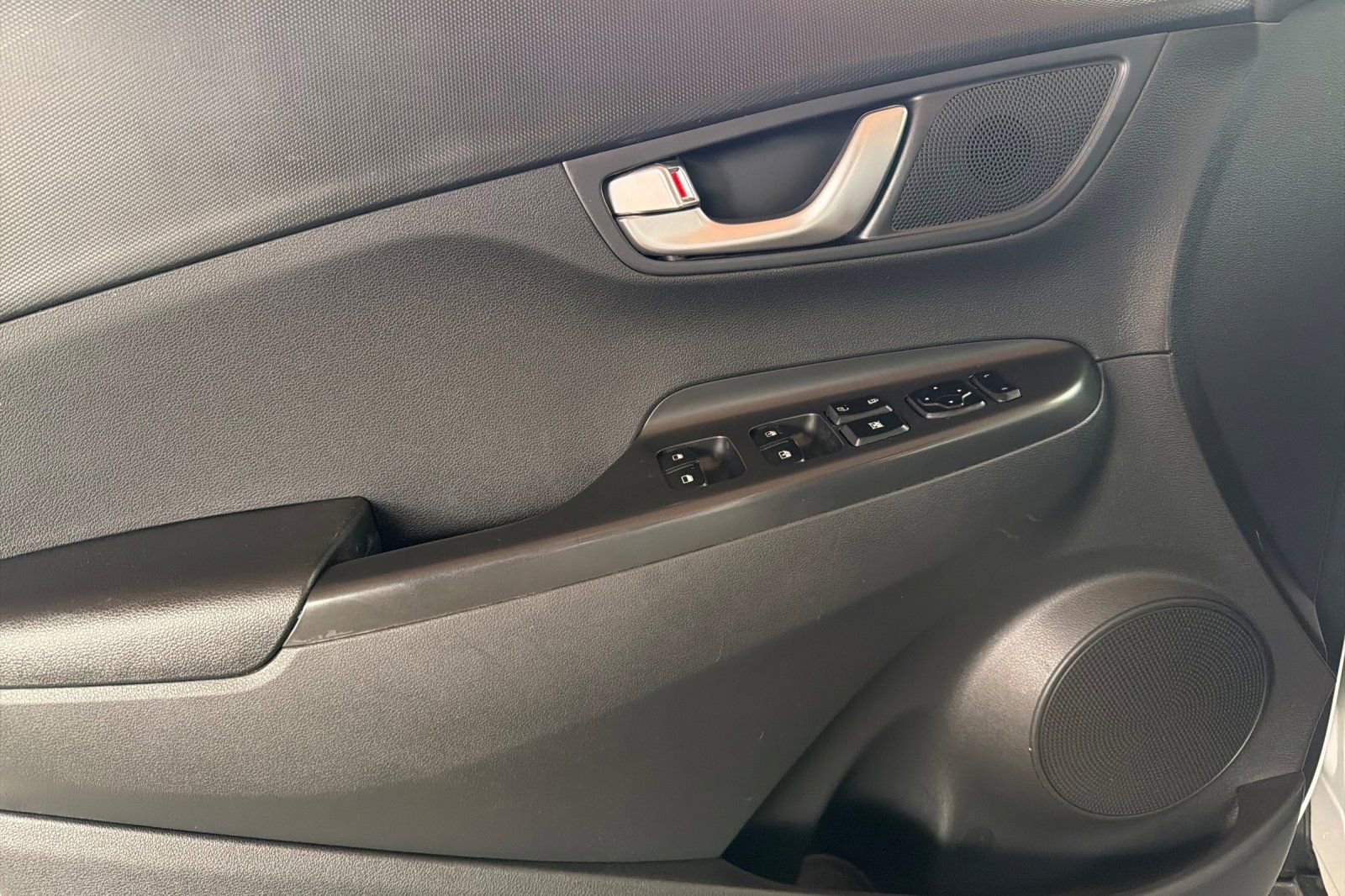 Used 2023 Hyundai Kona SEL w/ Convenience Package image 11