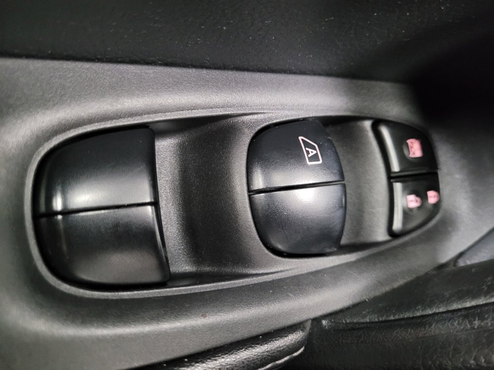 Used 2021 Nissan Rogue Sport S image 27