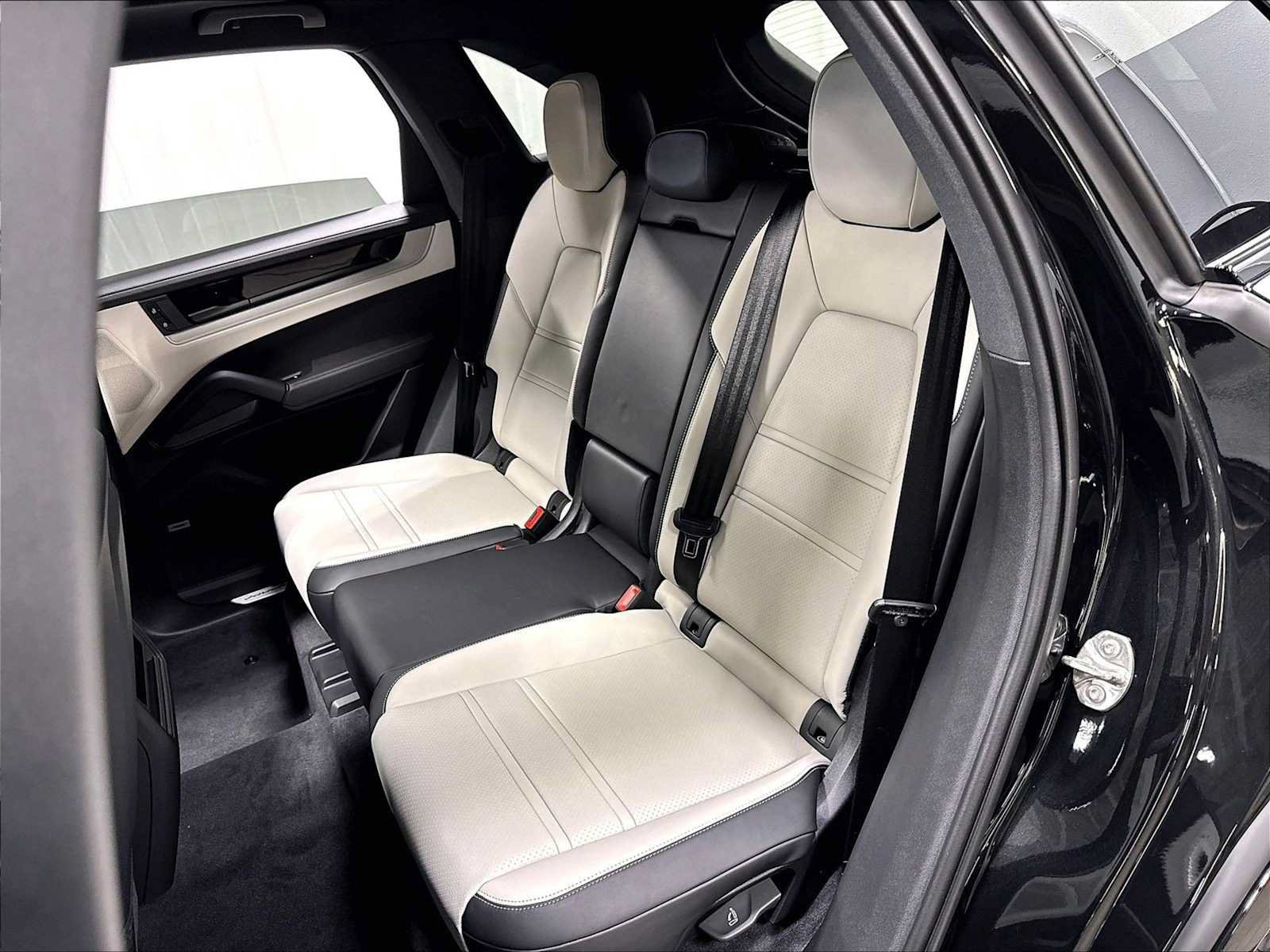 New 2026 Porsche Cayenne S AWD/4WD image 25