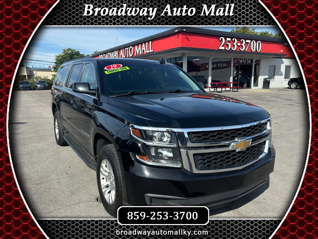 Used 2019 Chevrolet Suburban LT image 1