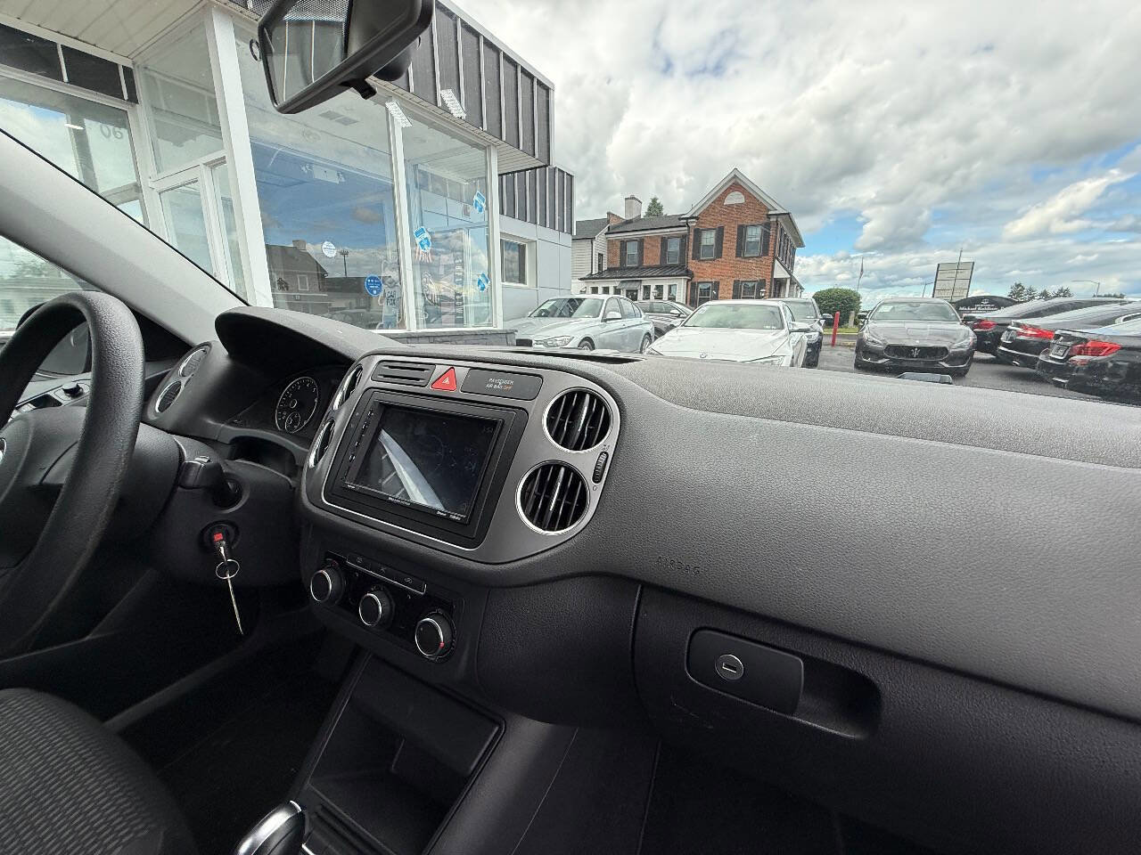 Used 2011 Volkswagen Tiguan S image 13