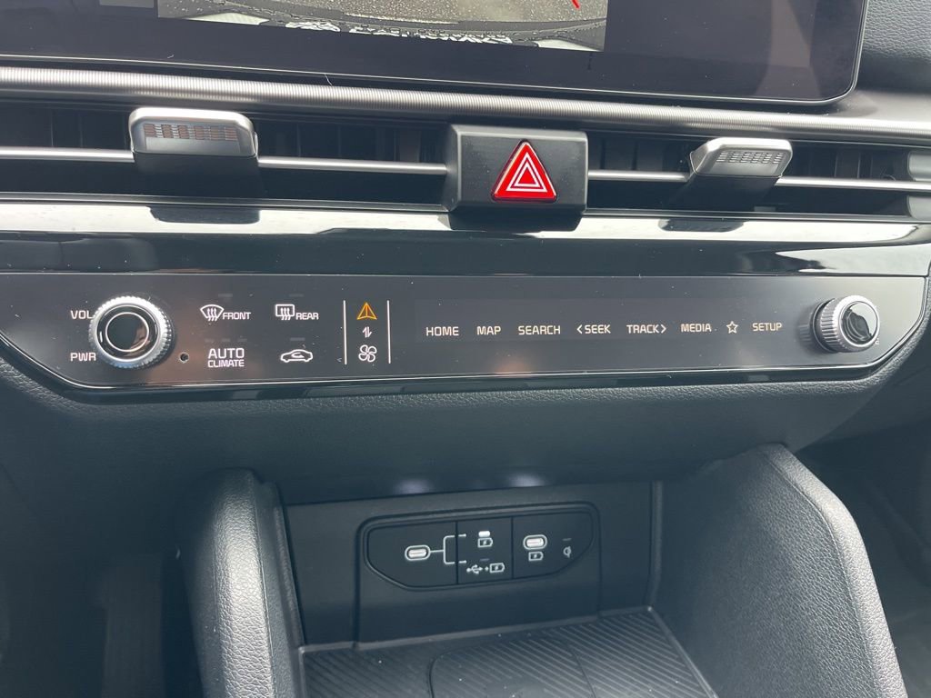 Certified 2026 Kia Sportage EX FWD image 12