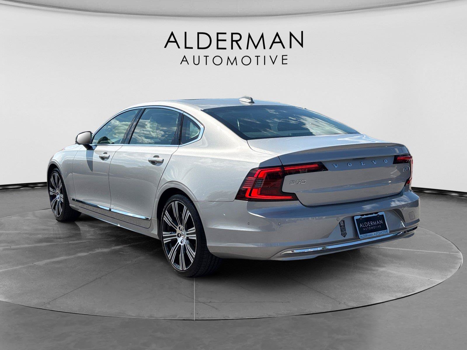 Used 2023 Volvo S90 B6 Ultimate w/ Lounge Package AWD/4WD image 3