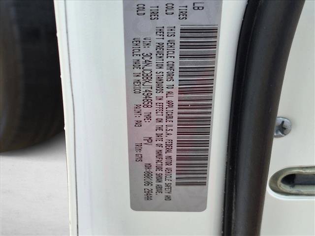 Used 2018 Jeep Compass Latitude FWD image 16