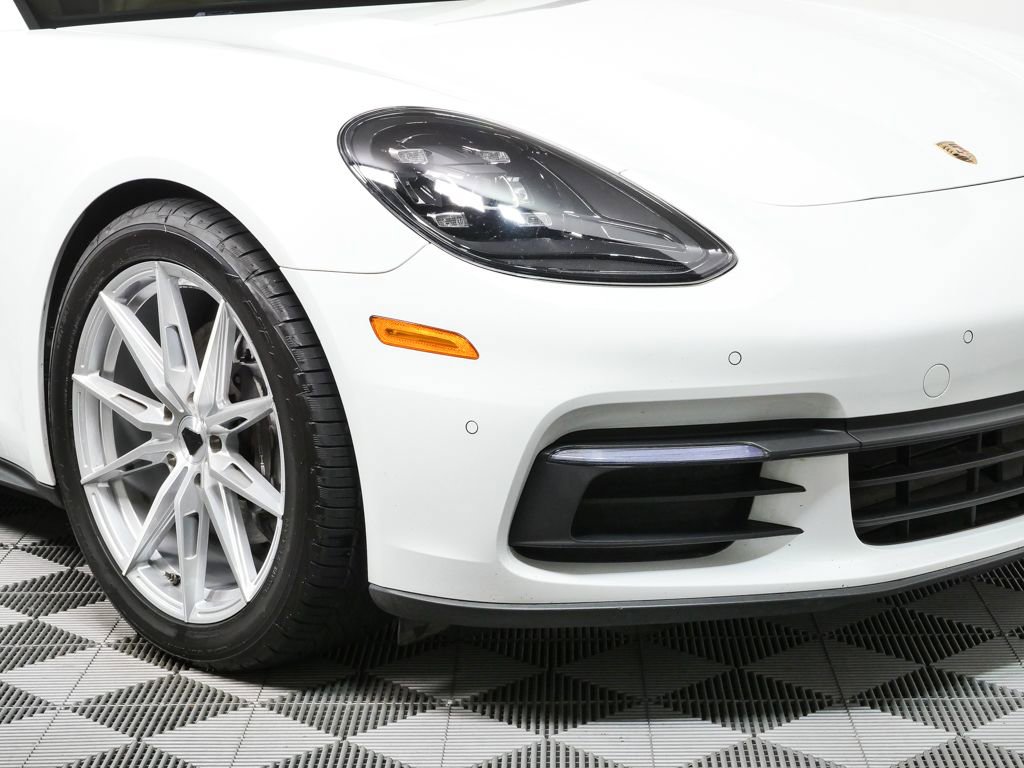 Used 2018 Porsche Panamera RWD image 30
