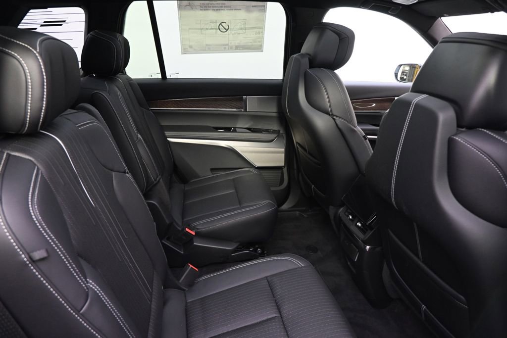 New 2026 Cadillac Vistiq Sport w/ LPO, Floor Liner Package AWD/4WD image 18