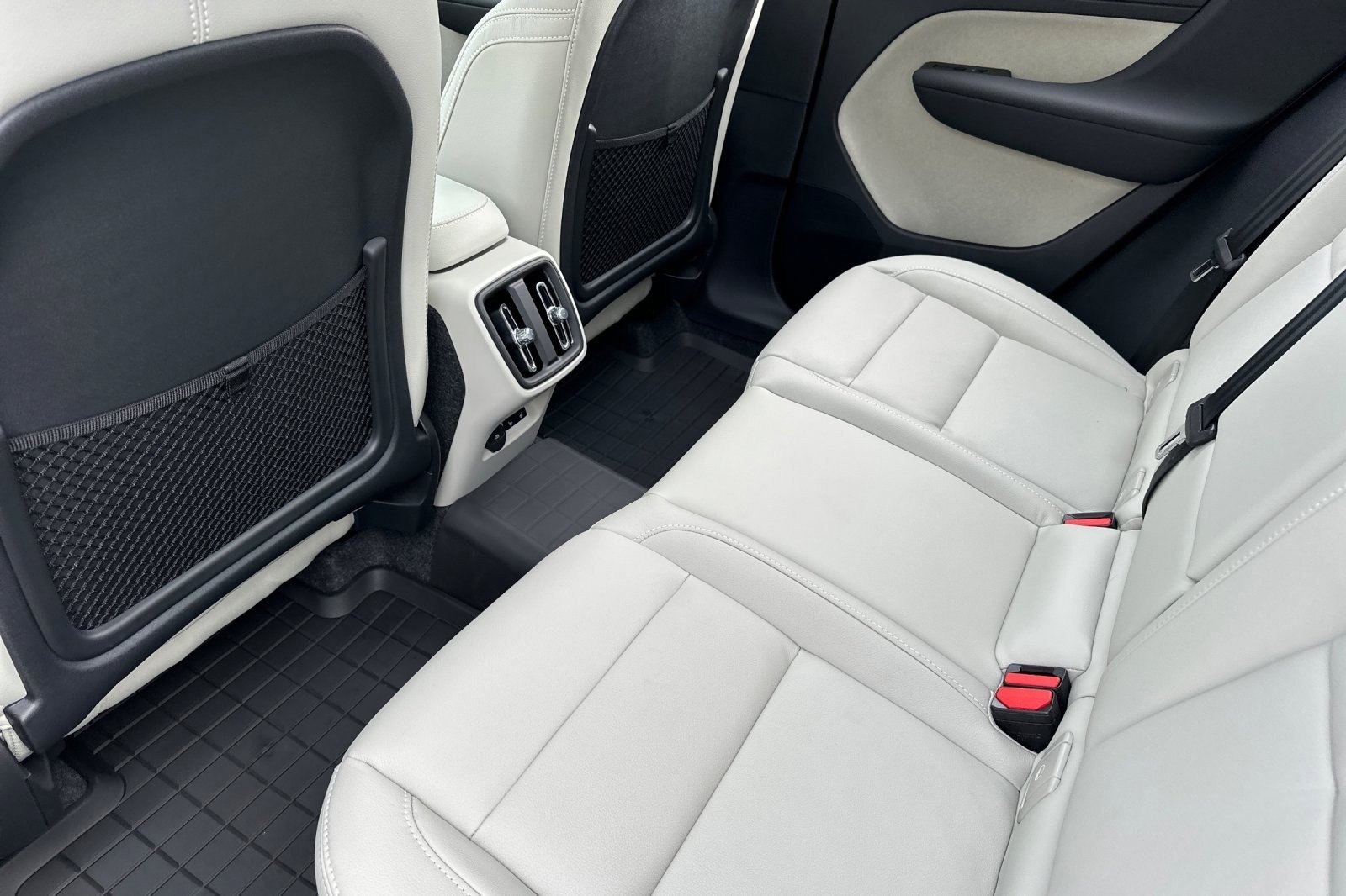 New 2026 Volvo XC40 B5 Ultra w/ Climate Package image 4