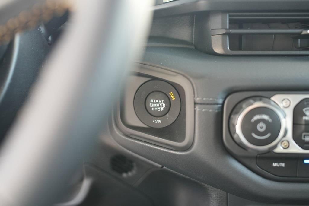 Used 2024 Jeep Wrangler Unlimited Sahara image 13