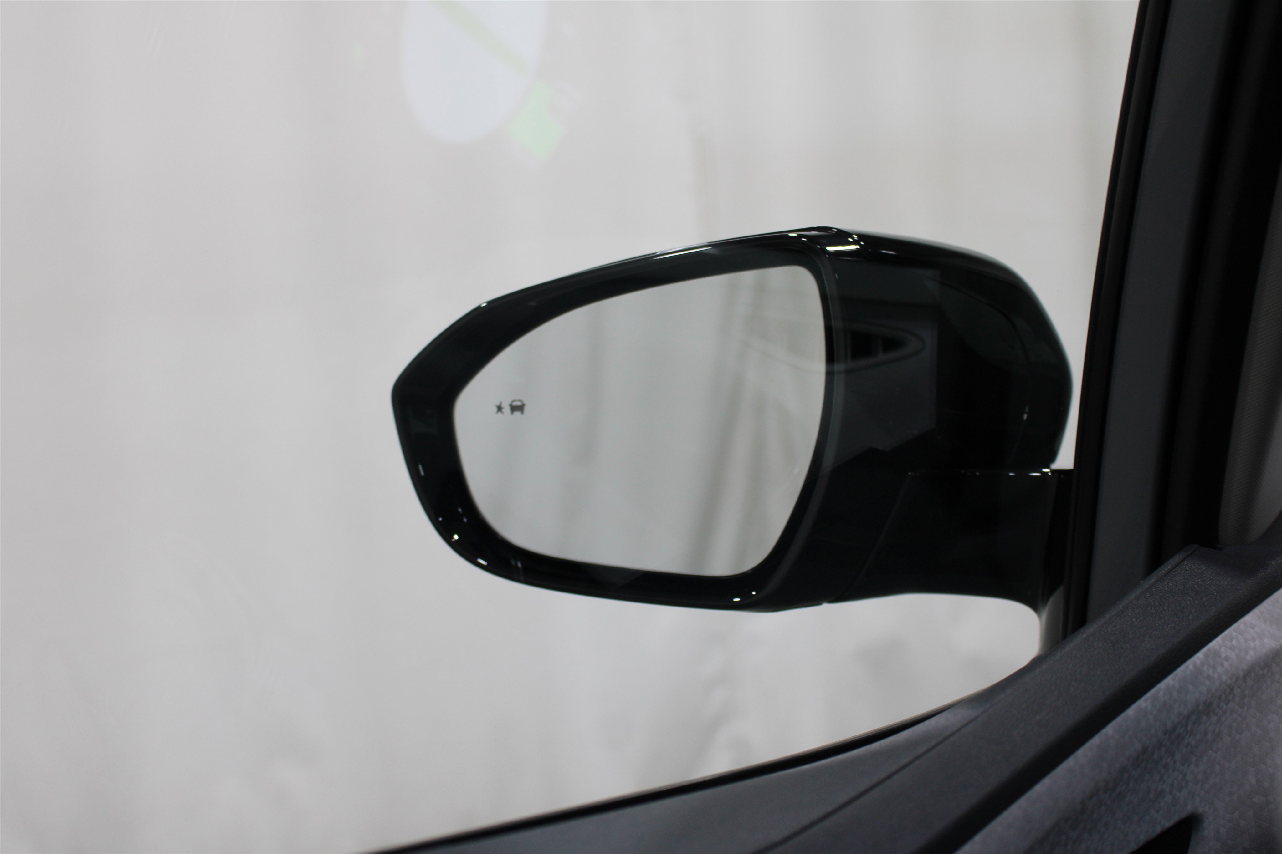 Used 2020 Chevrolet Bolt Premier w/ Infotainment Package FWD image 19