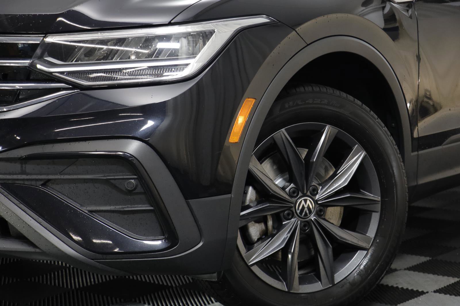 Used 2023 Volkswagen Tiguan SE image 3