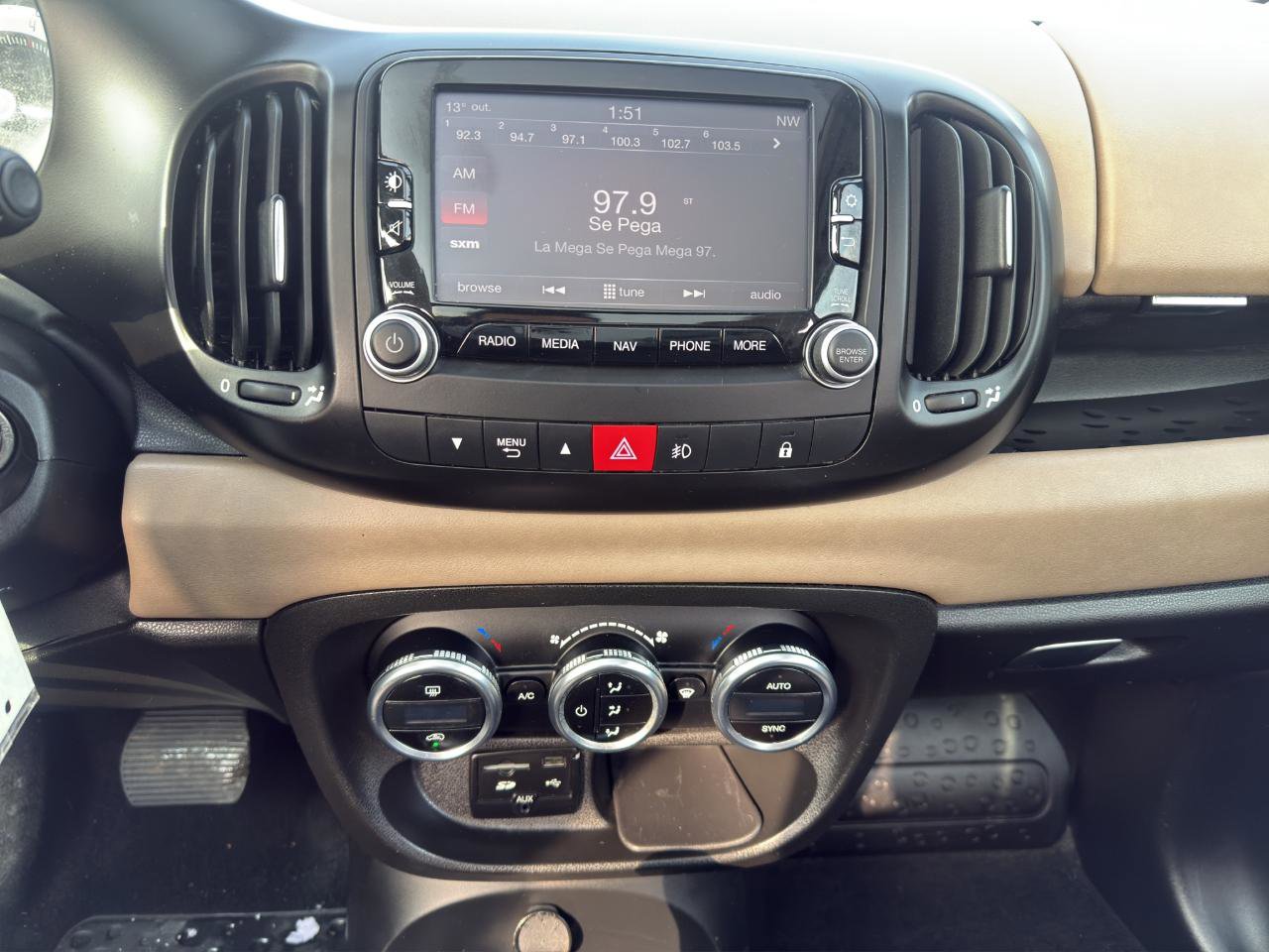 Used 2014 FIAT 500L Lounge image 15