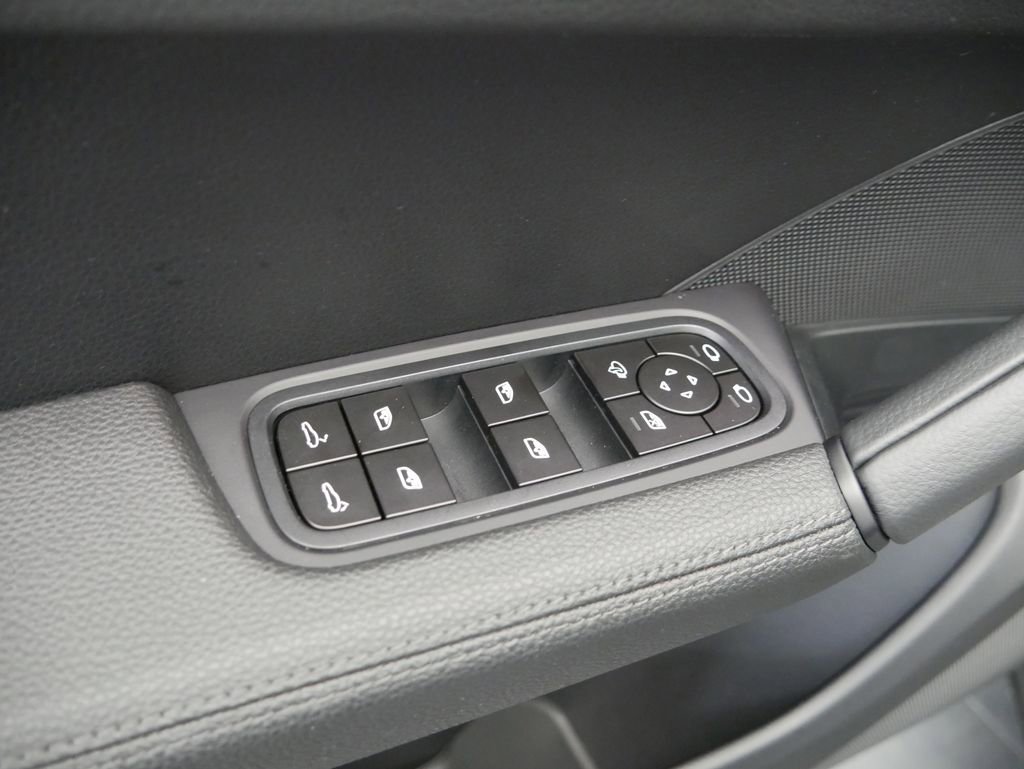 Certified 2024 Porsche Cayenne image 19