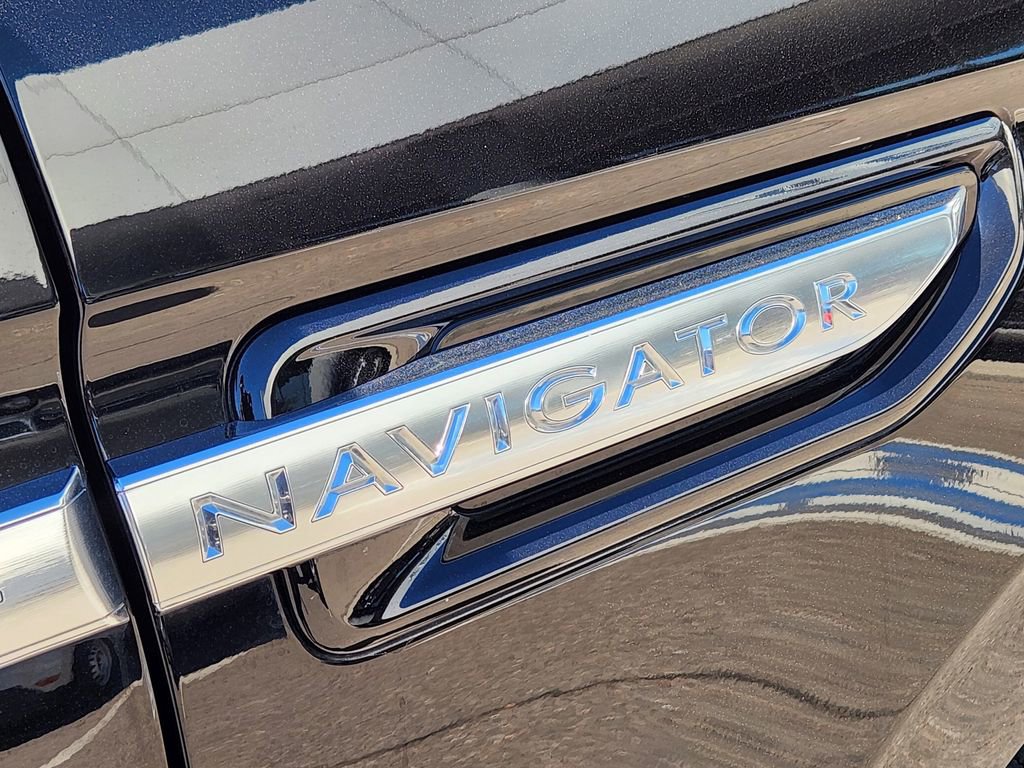 Used 2019 Lincoln Navigator Reserve image 16