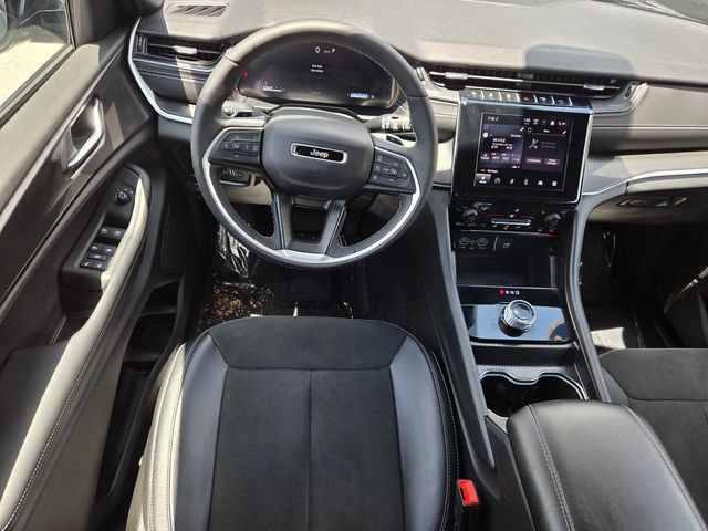 Certified 2025 Jeep Grand Cherokee Altitude AWD/4WD image 7