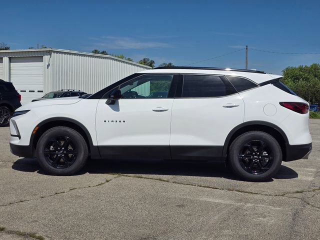 Used 2024 Chevrolet Blazer LT w/ Convenience Package FWD image 2