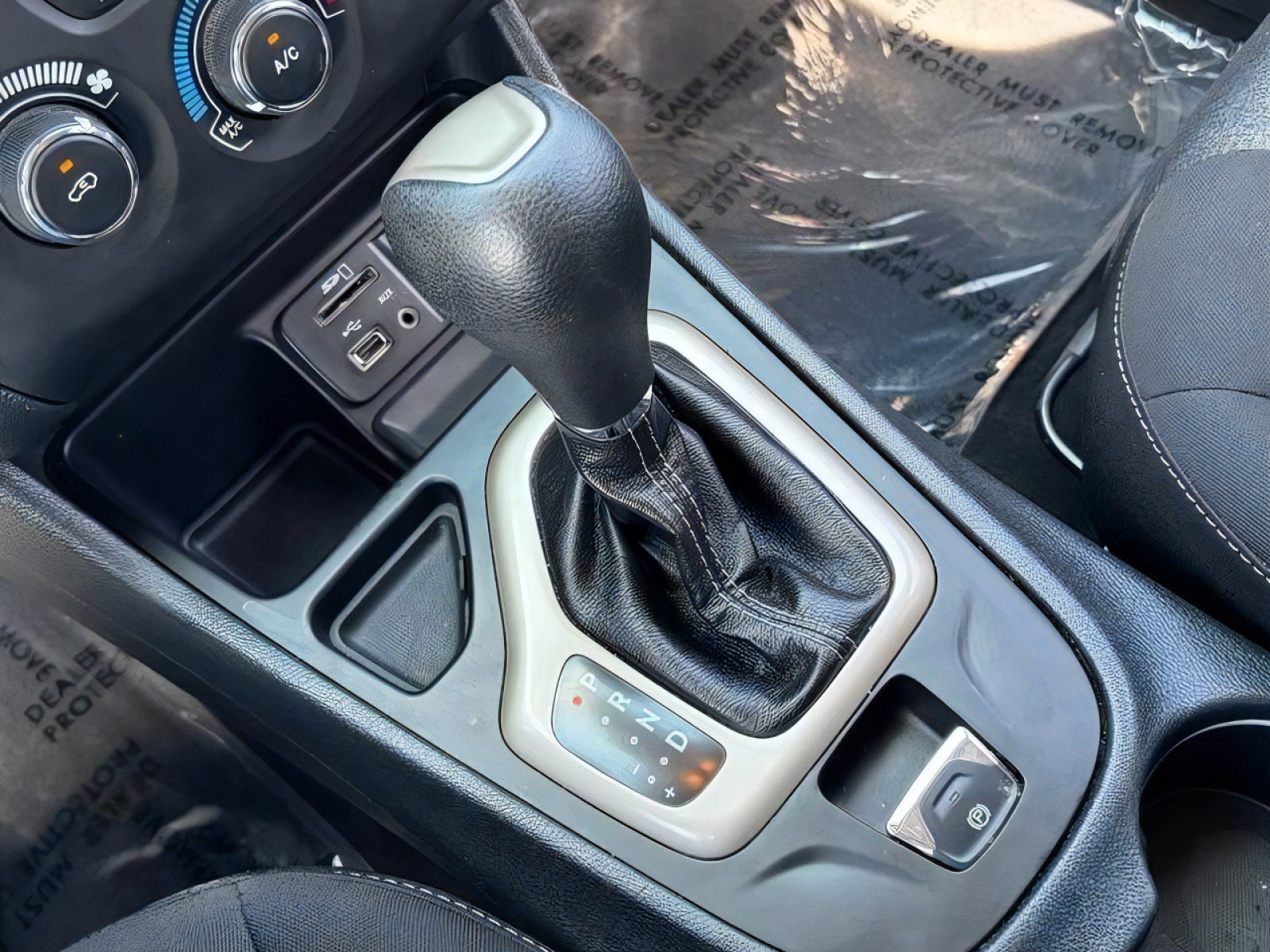 Used 2016 Jeep Cherokee Sport FWD image 26