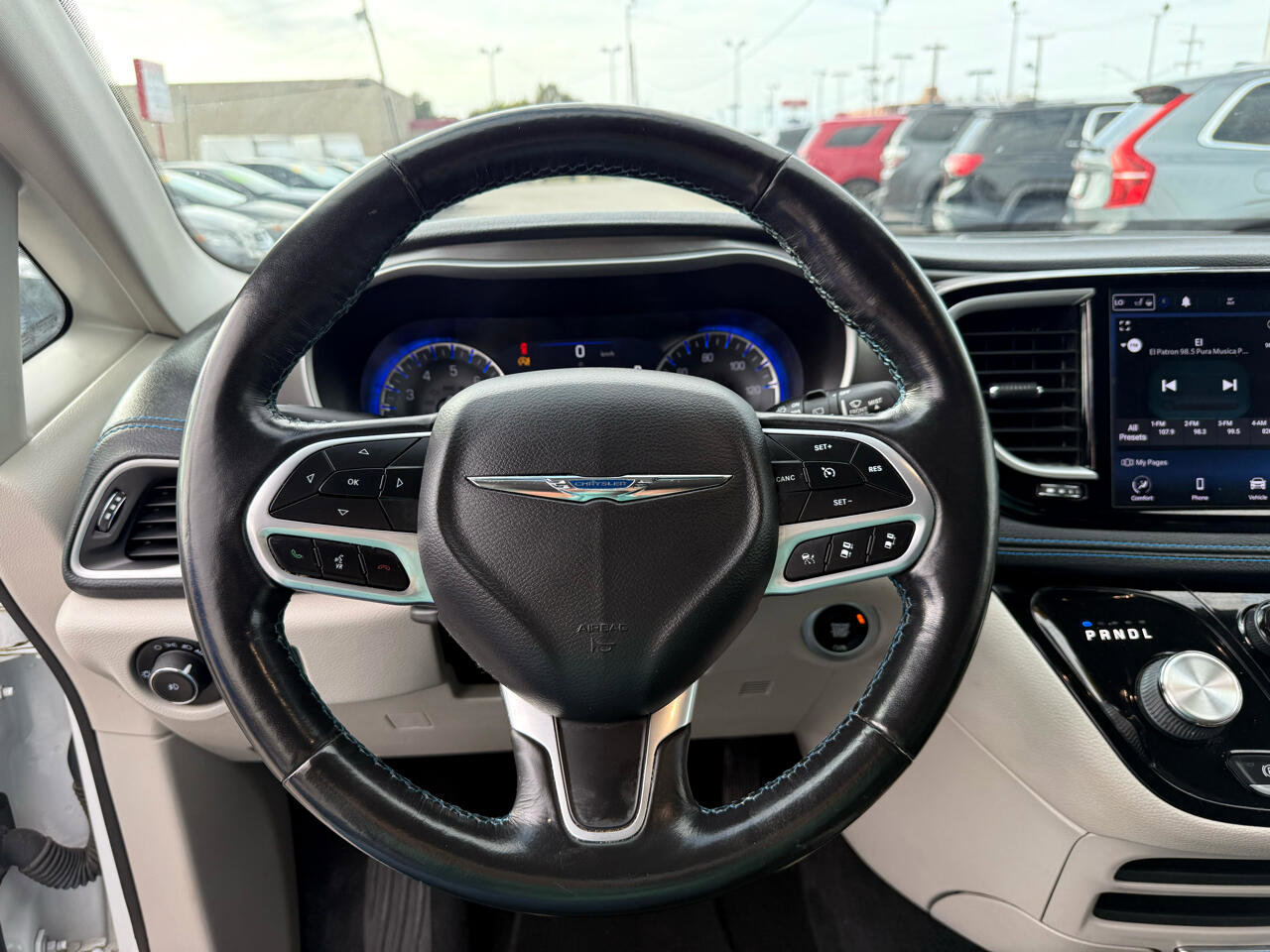 Used 2021 Chrysler Pacifica Touring-L image 16