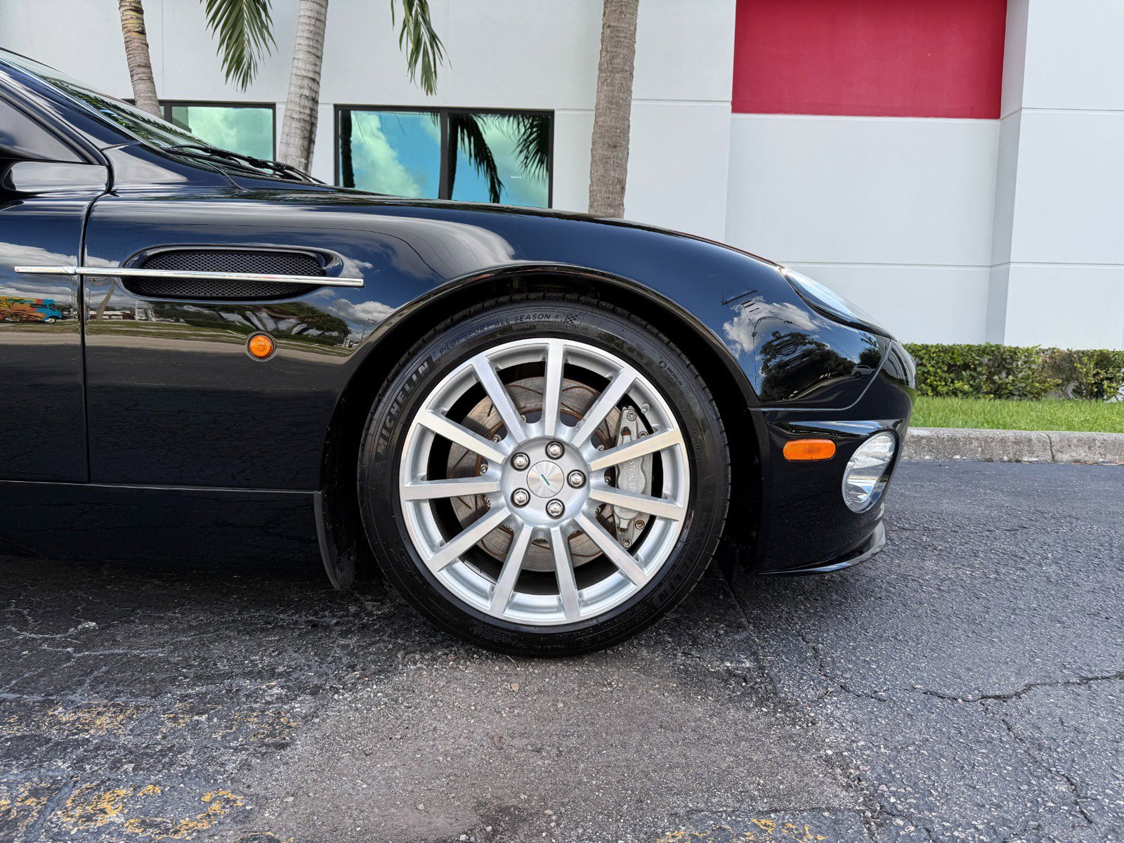 Used 2006 Aston Martin Vanquish S image 16