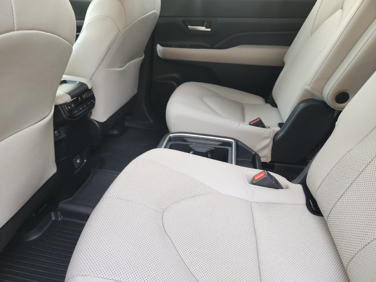 Used 2024 Toyota Grand Highlander AWD image 28